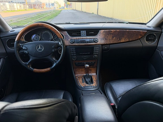 Mercedes-Benz CLS320 22 of 26
