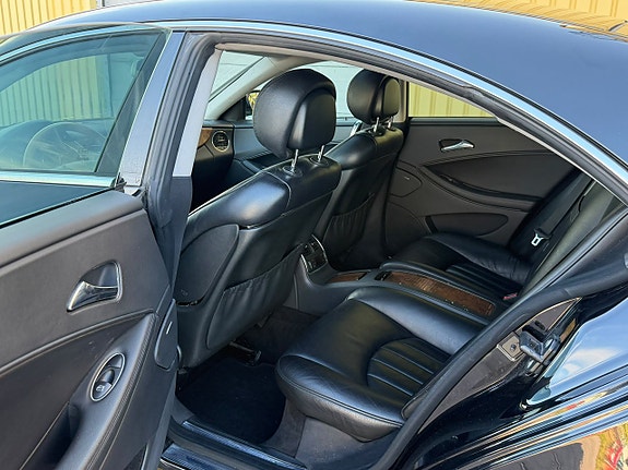 Mercedes-Benz CLS320 23 of 26