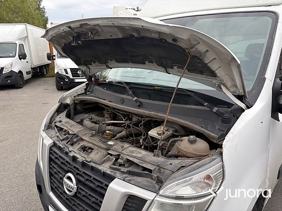 Nissan NV400 15 of 17
