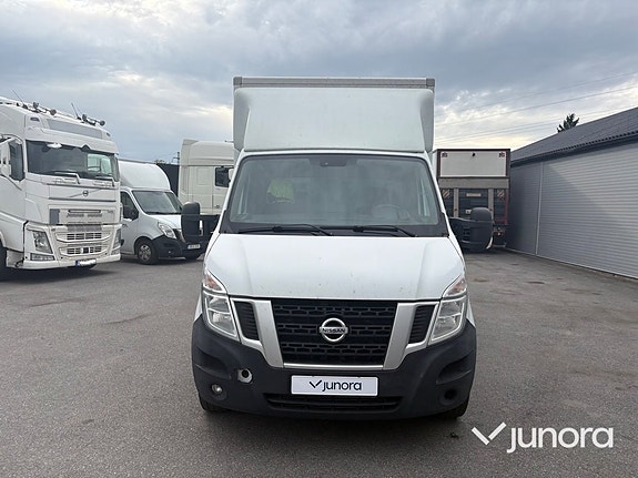 Nissan NV400 8 of 17