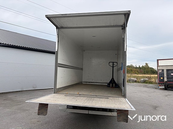 Nissan NV400 14 of 17