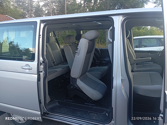 Volkswagen Caravelle 4 of 9