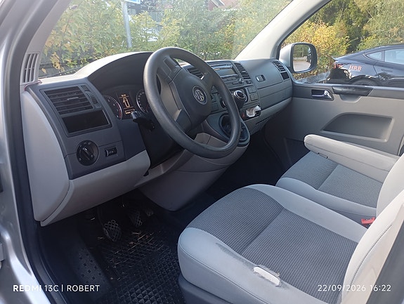 Volkswagen Caravelle 2 of 9