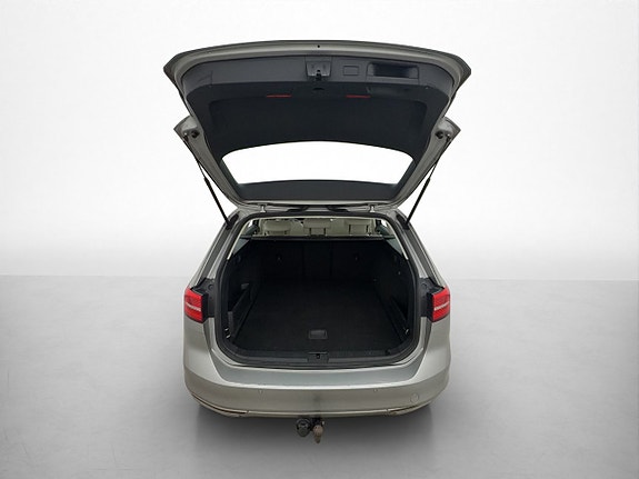 Volkswagen Passat 28 of 30