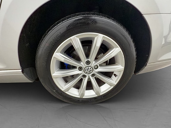 Volkswagen Passat 30 of 30