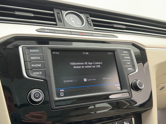 Volkswagen Passat 22 of 30