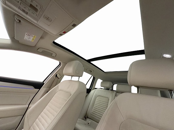 Volkswagen Passat 18 of 30