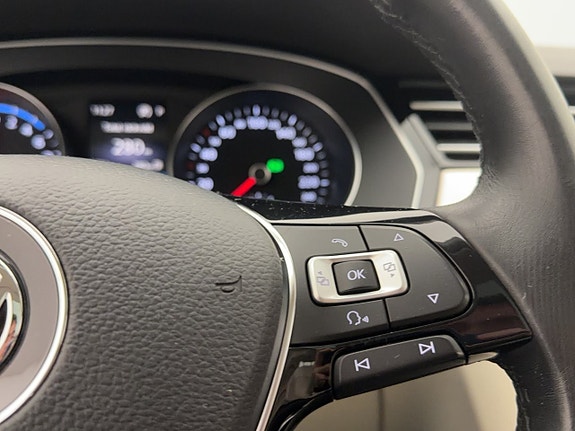Volkswagen Passat 21 of 30