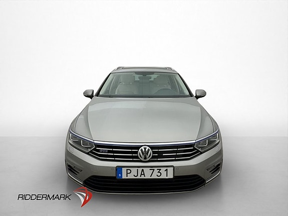 Volkswagen Passat 2 of 30