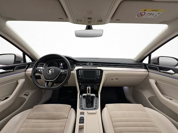 Volkswagen Passat 13 of 30