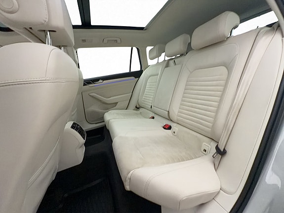 Volkswagen Passat 17 of 30