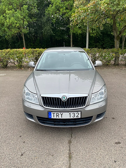 Skoda Octavia 2 of 3