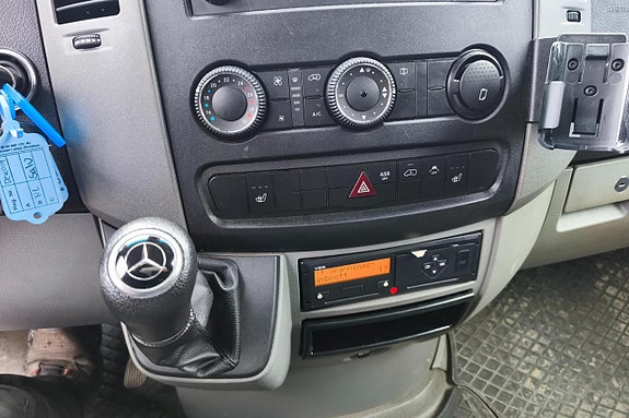 MERCEDES 516 CDI 19 of 27