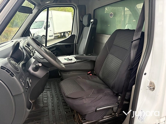 Nissan NV400 9 of 15