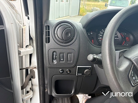 Nissan NV400 10 of 15