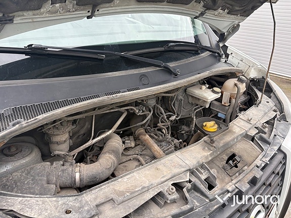Nissan NV400 15 of 15