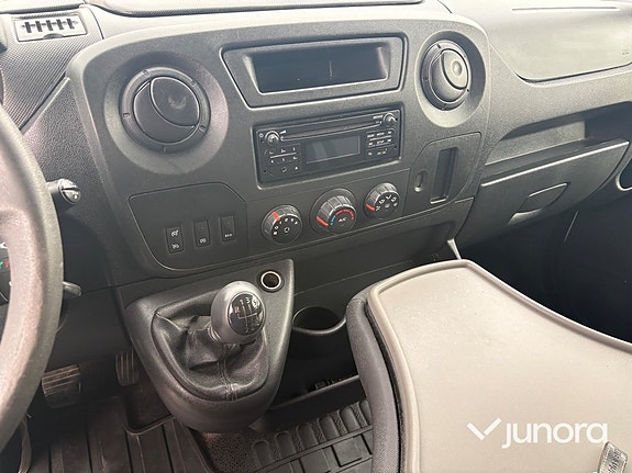 Nissan NV400 11 of 15