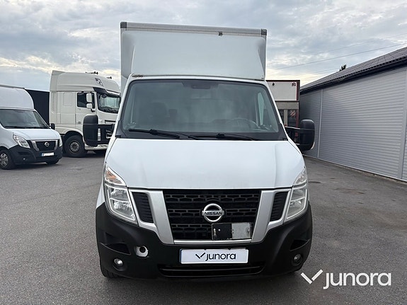 Nissan NV400 8 of 15