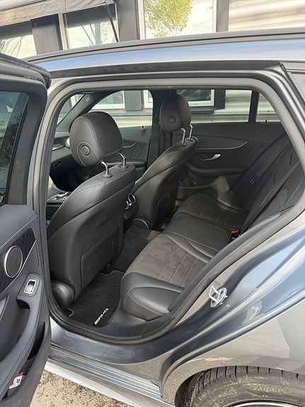 Mercedes-Benz C300 4 of 4