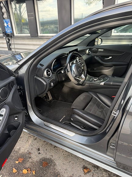 Mercedes-Benz C300 3 of 4