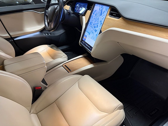 Tesla Model S 9 of 12