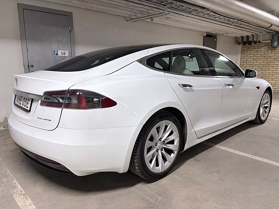 Tesla Model S 5 of 12