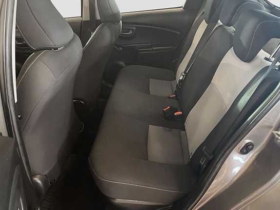 Toyota Yaris 8 of 11