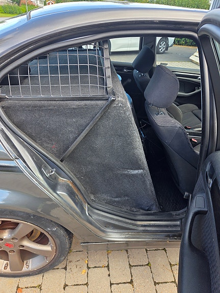 BMW 320i 5 of 6