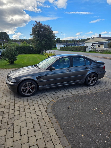BMW 320i 2 of 6