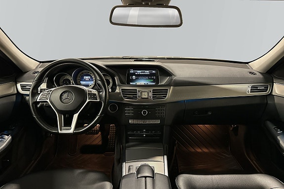 Mercedes-Benz E220 4 of 6