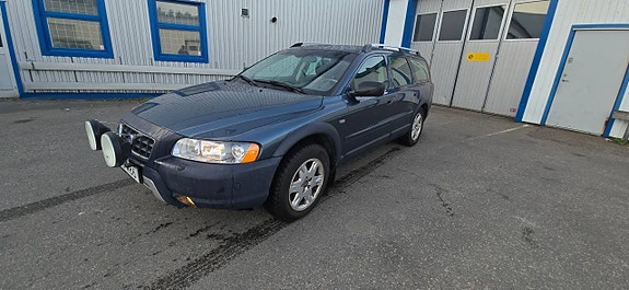 Volvo XC70 2 of 8
