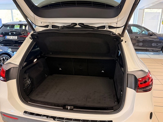 Mercedes-Benz GLA200 12 of 13