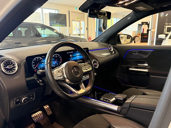 Mercedes-Benz GLA200 4 of 13