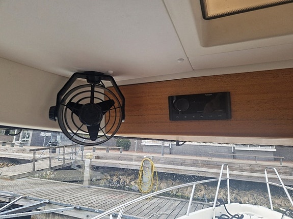 PARAGON 31 Fly -2016 Volvo Penta D6-400/DP-H 7 of 12