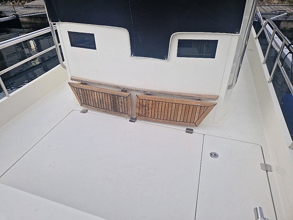 PARAGON 31 Fly -2016 Volvo Penta D6-400/DP-H 5 of 12