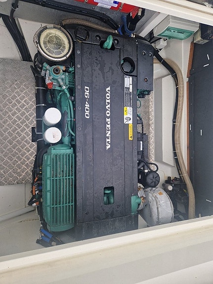 PARAGON 31 Fly -2016 Volvo Penta D6-400/DP-H 2 of 12