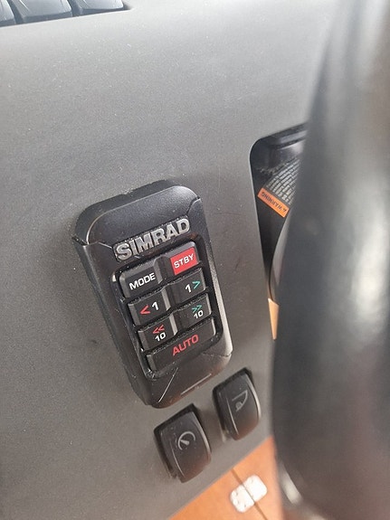 PARAGON 31 Fly -2016 Volvo Penta D6-400/DP-H 9 of 12