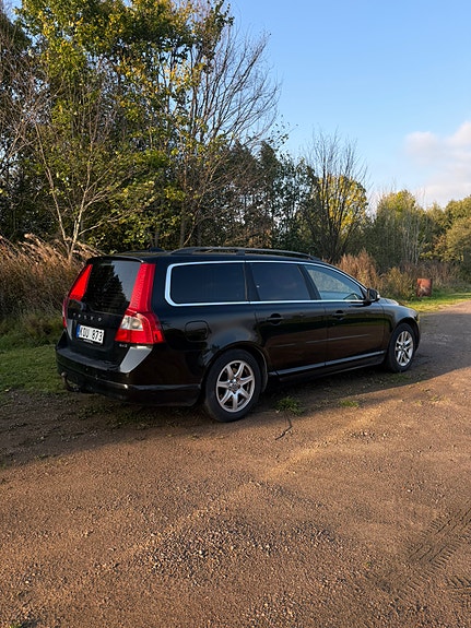 Volvo V70 3 of 8