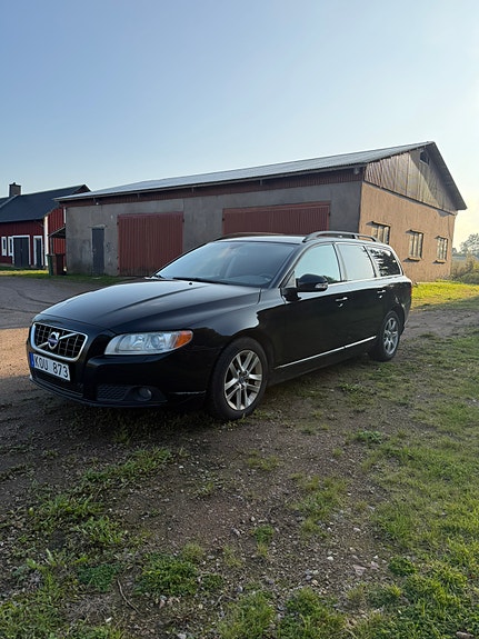 Volvo V70 2 of 8