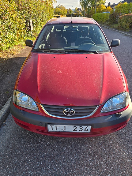Toyota Avensis 2 of 5