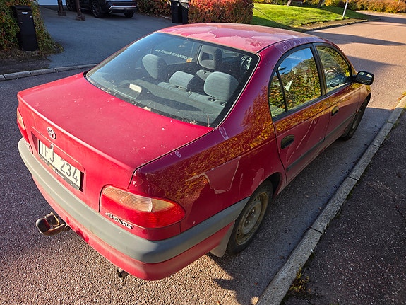 Toyota Avensis 4 of 5