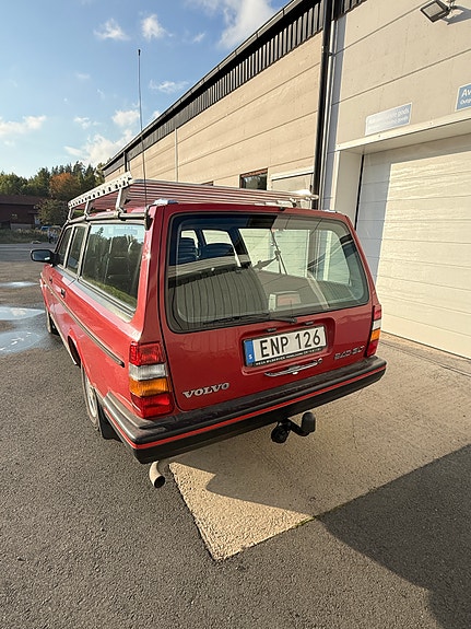 Volvo 245 2 of 10
