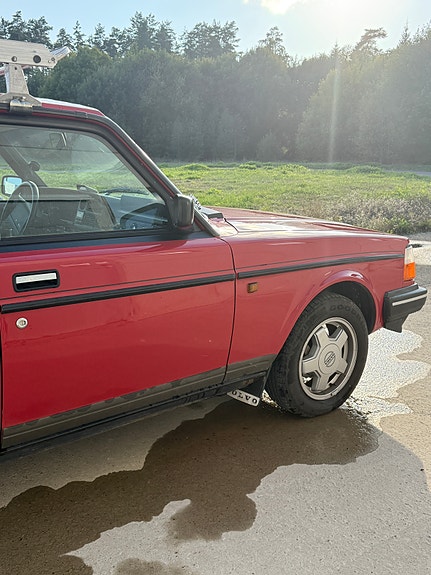 Volvo 245 8 of 10