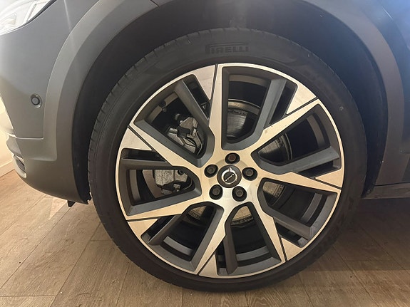 Volvo V90 Cross Country 26 of 28