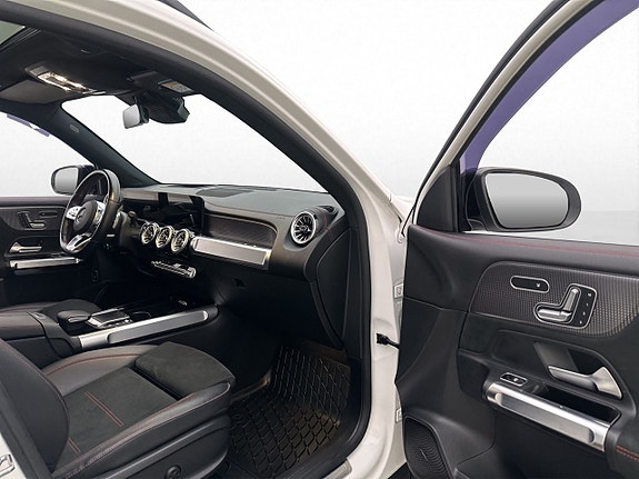 Mercedes-Benz EQB300 17 of 30
