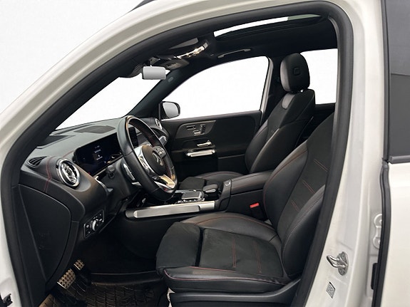 Mercedes-Benz EQB300 13 of 30