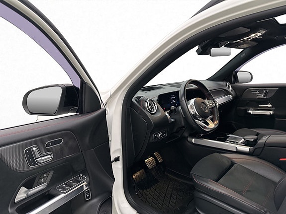 Mercedes-Benz EQB300 12 of 30