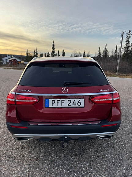 Mercedes-Benz E220 d 3 of 12