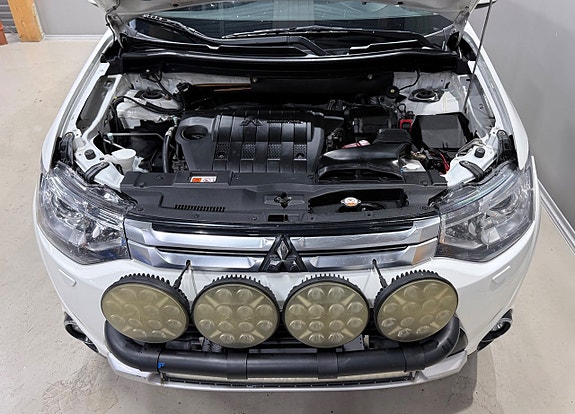 Mitsubishi Outlander 16 of 19