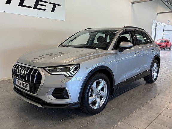 Audi Q3 2 of 20